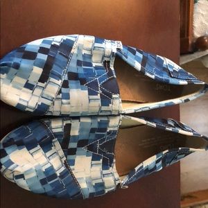 Toms 8.5 satin blue shoes